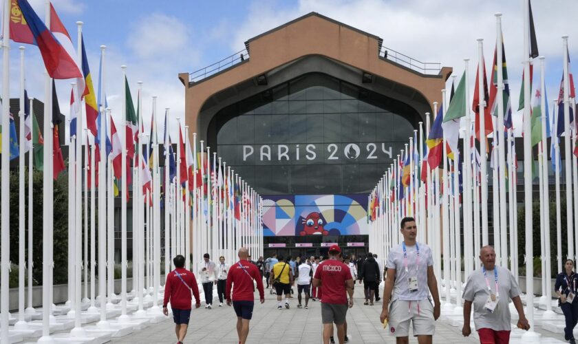 REPORTAGE. Après Paris 2024, le mobilier du village olympique donné à l'association Emmaüs