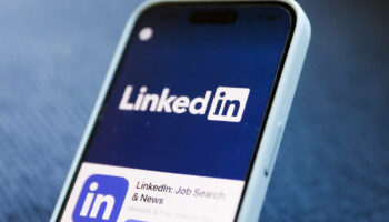 LinkedIn utilise les données de ses utilisateurs pour nourrir son IA, sauf en Europe où les règles de confidentialité sont plus strictes