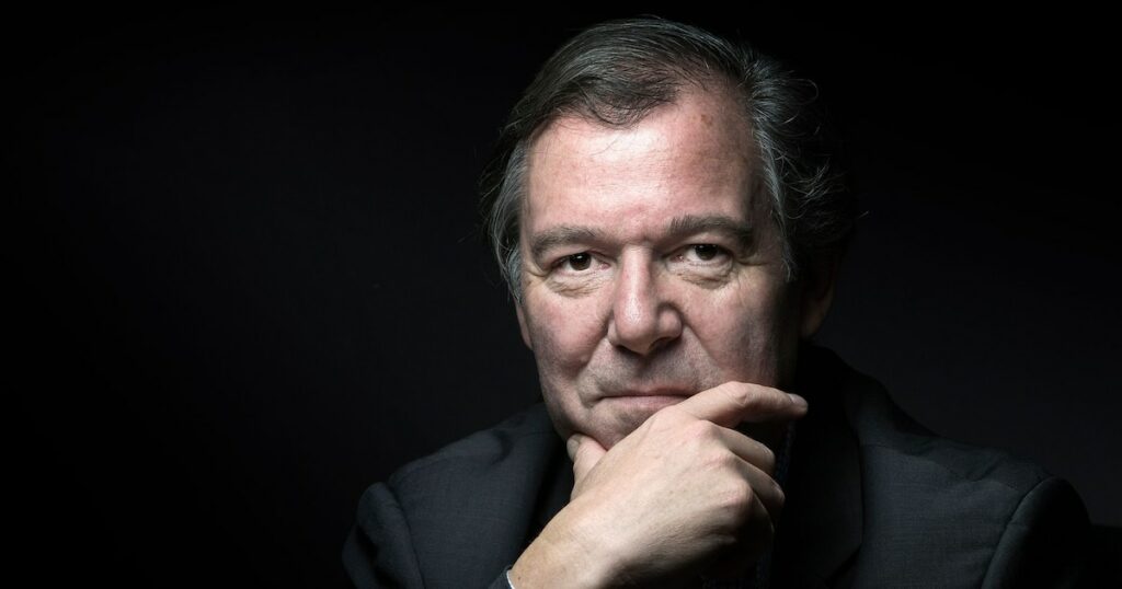 French writer and journalist Jerome Garcin poses in Paris on December 11 , 2015. (Photo by JOEL SAGET / AFP)