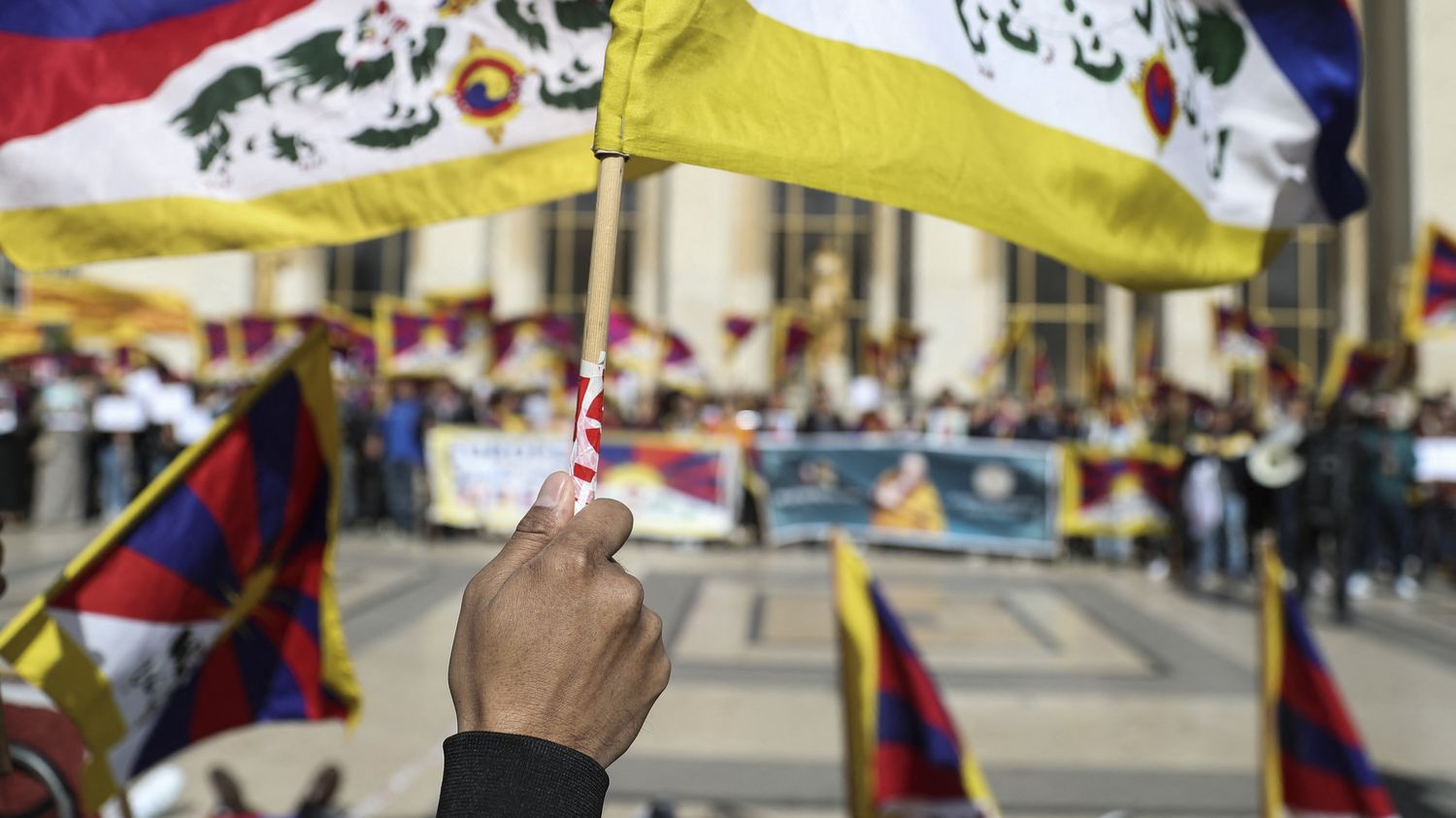 "Ça fait disparaître notre culture millénaire et notre civilisation" : des musées parisiens accusés d'effacer le nom du Tibet de leurs expositions