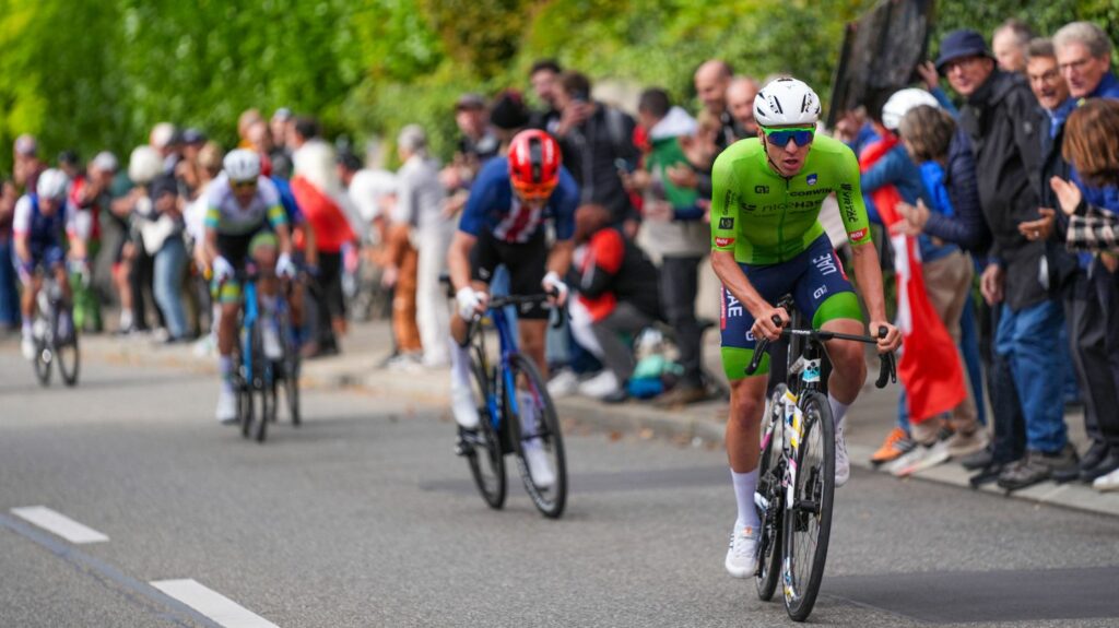 Mondiaux de cyclisme 2024 : Tadej Pogacar champion du monde pour la première fois après une attaque à 100 kilomètres de l'arrivée