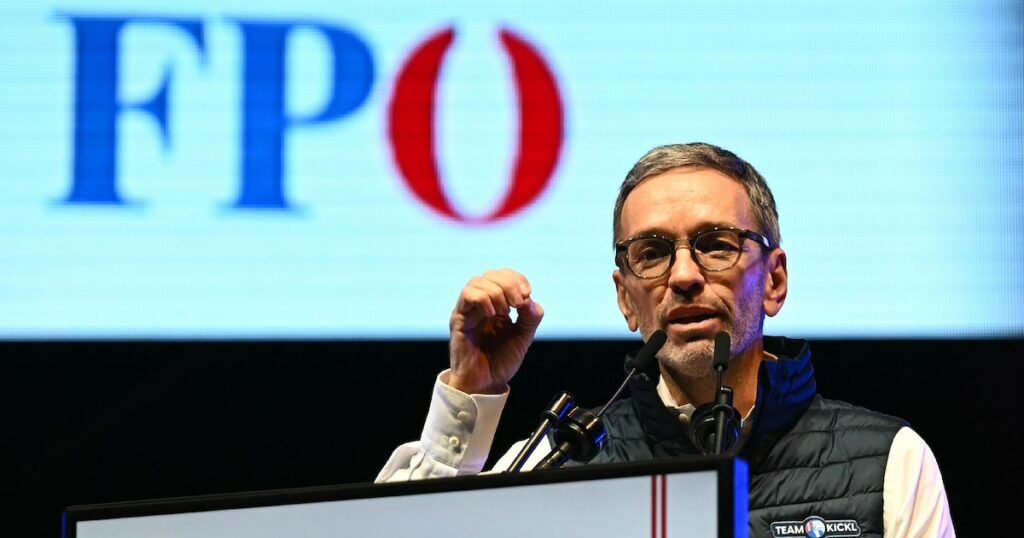 Herbert Kickl, président et candidat du Parti autrichien de la liberté (FPÖ, lors d'un meeting électoral à Vienne, le 27 septembre 2024