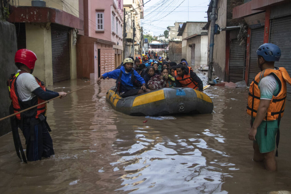 Au Népal, au moins 126 morts et 63 disparus dans des inondations