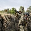 Les militaires de la 65e Brigade mécanisée distincte des Forces armées ukrainiennes subissent une cohésion de combat en Ukraine, le 12 septembre 2024.