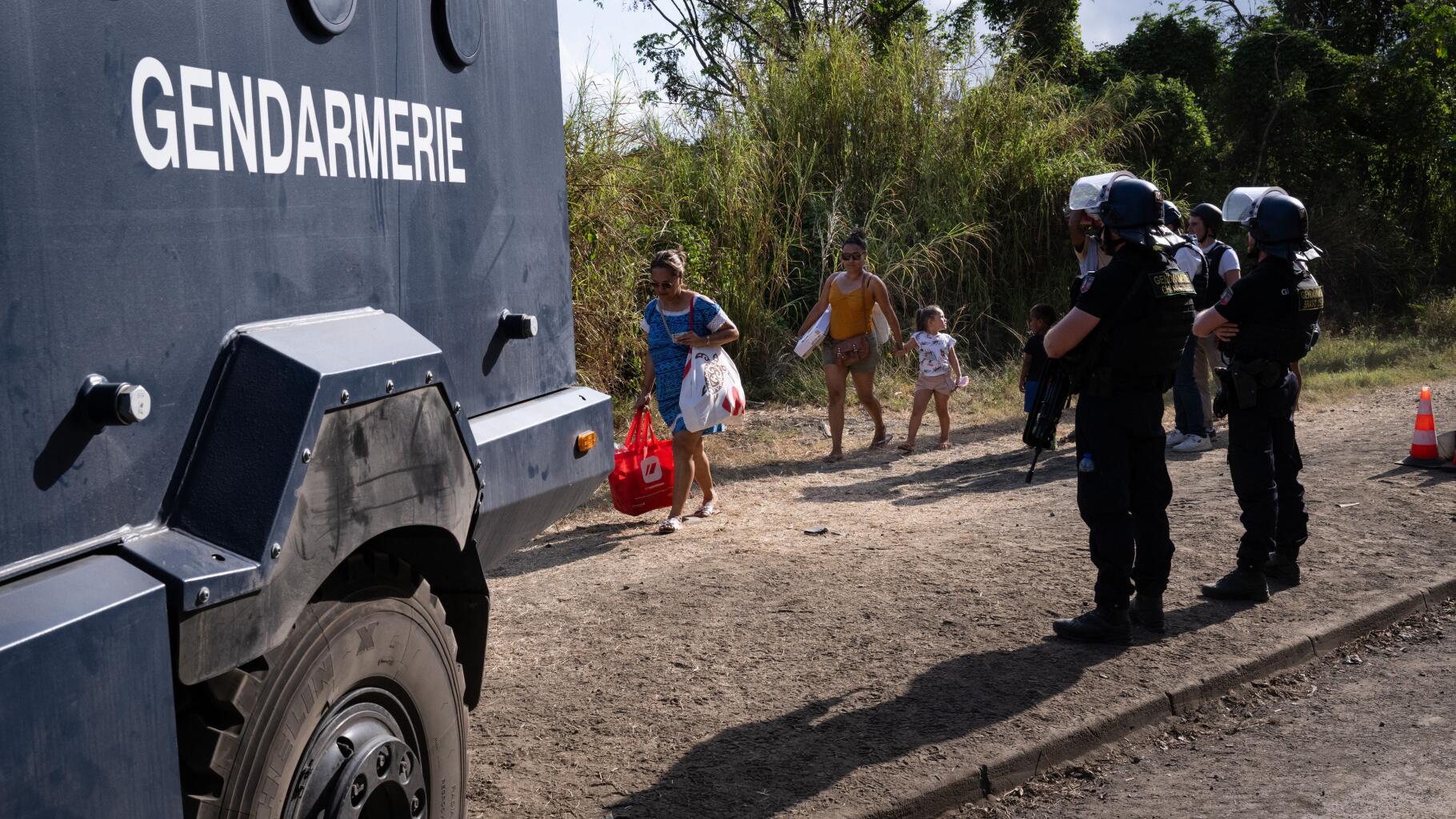 En Nouvelle-Calédonie, le FLNKS demande du temps à la police avant une intervention policière redoutée lundi