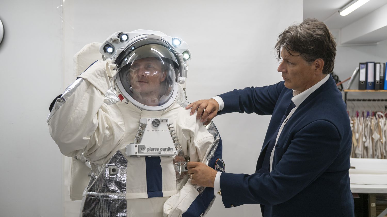 En 1968, Pierre Cardin veut habiller l'homme qui va sur la lune, en 2024 la maison dessine les combinaisons d’entraînement des astronautes européens