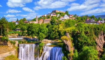 Cette petite ville est inconnue des touristes, ses cascades sont parmi les plus belles d'Europe