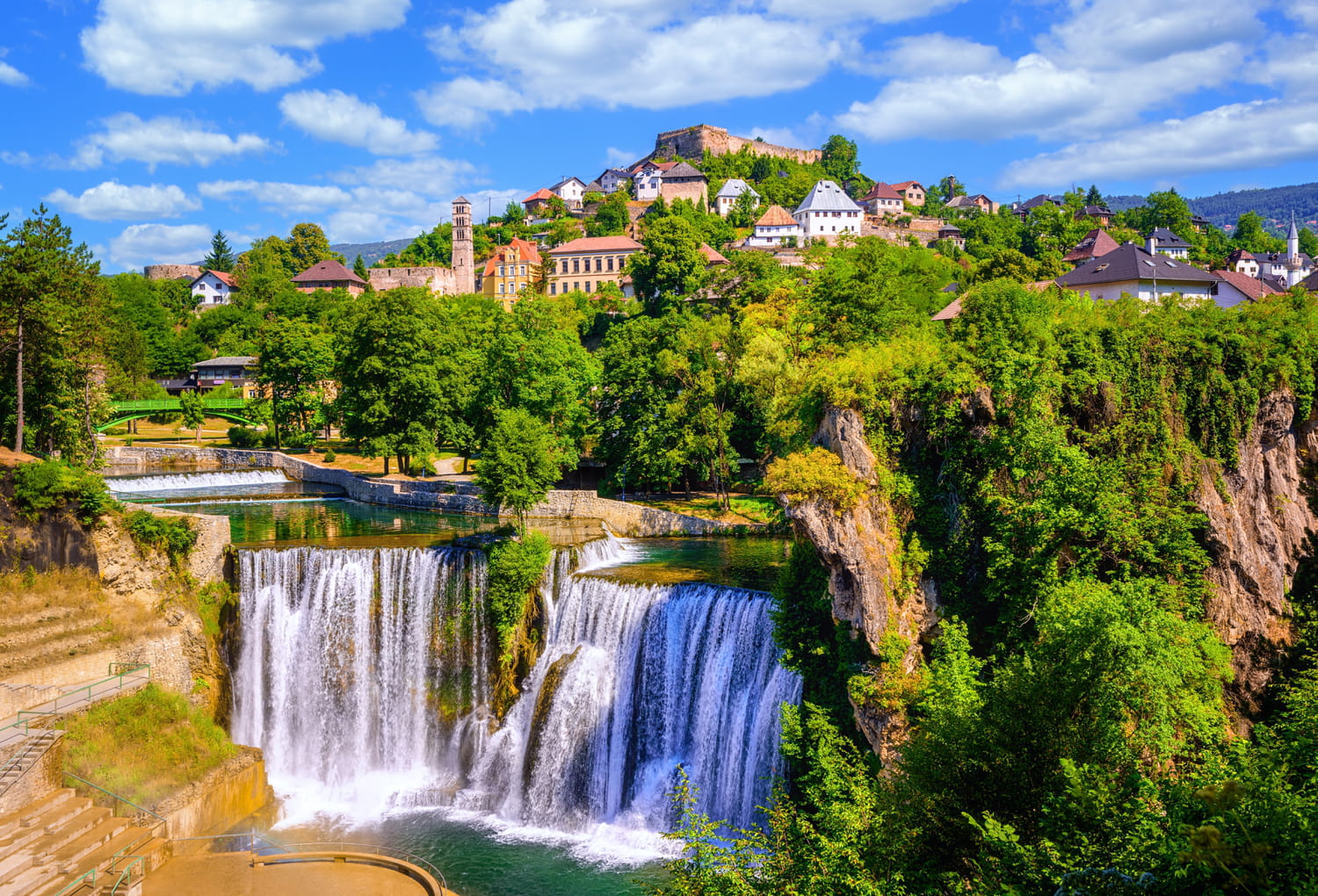 Cette petite ville est inconnue des touristes, ses cascades sont parmi les plus belles d'Europe