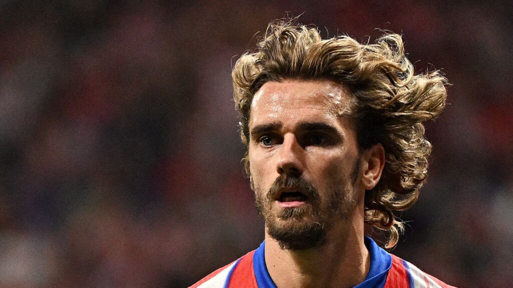 Retraite internationale d'Antoine Griezmann : "C'était quelqu'un qui pouvait régler tous les problèmes de l'Équipe de France", salue Bixente Lizarazu