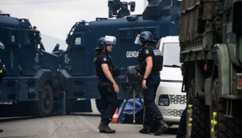 Nouvelle-Calédonie : cinq personnes recherchées se rendent avant une possible intervention des forces de l'ordre dans la tribu de Saint-Louis