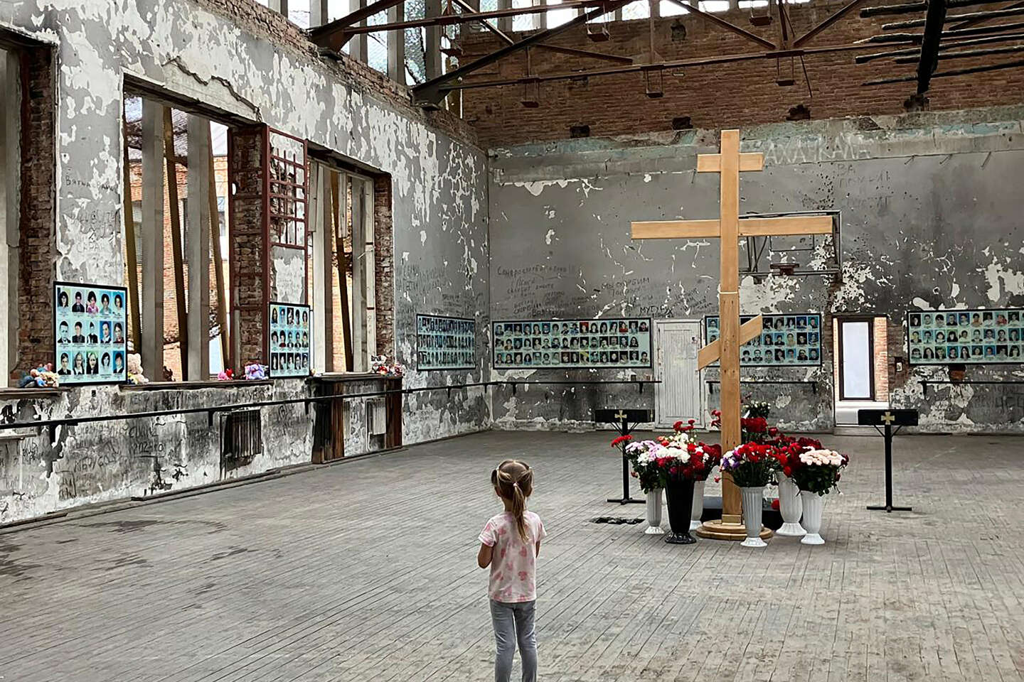 A Beslan, la douleur intacte des mères, l’indifférence persistante de Poutine