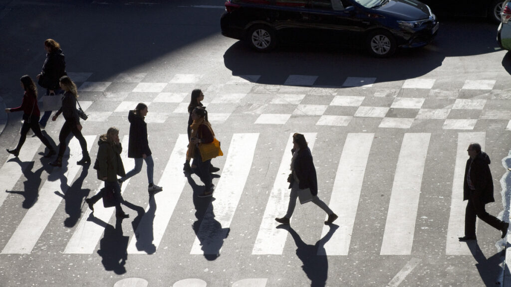 À Paris, à chaque passage piéton, tu joues ta vie