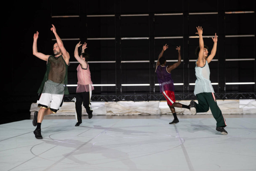 A Paris, la chorégraphe Anne Teresa De Keersmaeker s’empare des « Quatre Saisons », sur fond d’accusations de « violence psychologique »