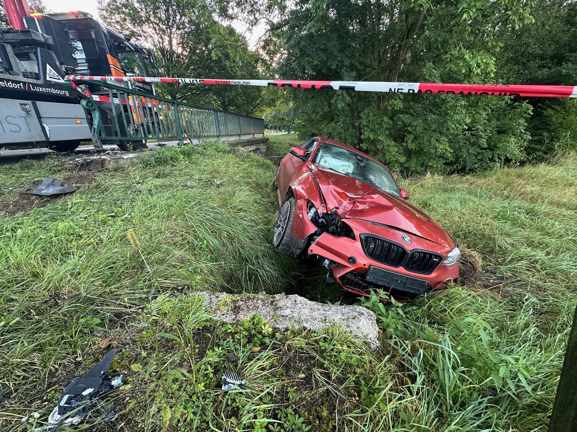 Accident: Une voiture termine en mauvaise posture sur le CR353