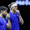 Alcaraz pasa un mal rato en su estreno en la Laver Cup como pareja de Zverev