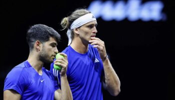 Alcaraz pasa un mal rato en su estreno en la Laver Cup como pareja de Zverev