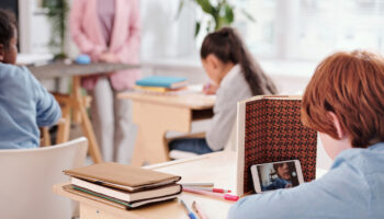 Annonce du ministre de l'Éducation: Les téléphones portables vont être interdits dans l'école fondamentale