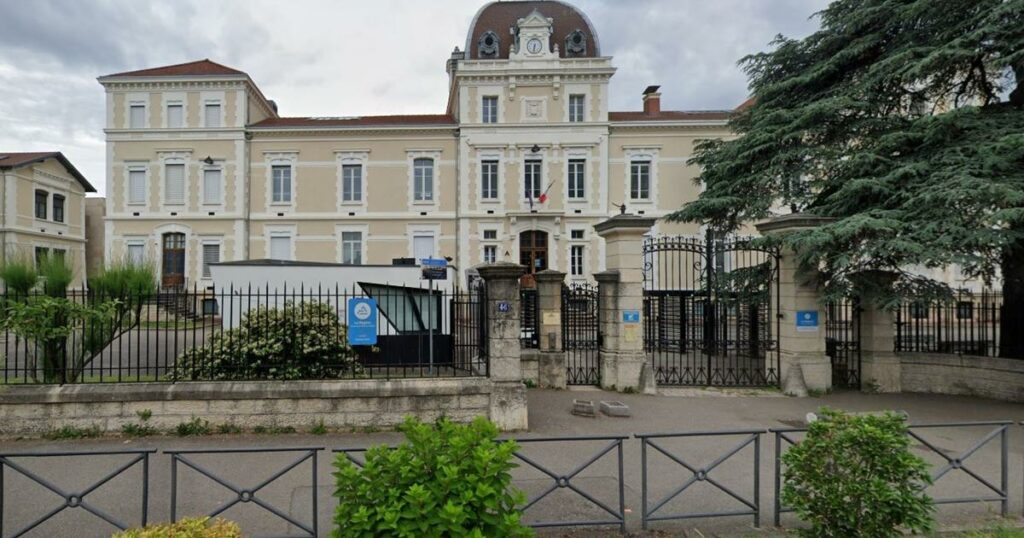 Après l'agression violente d'un professeur, la colère gagne plusieurs lycées de la banlieue lyonnaise