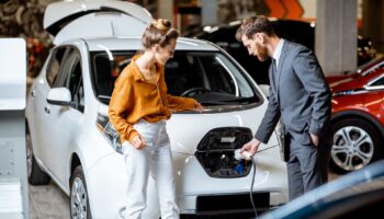 Après une stagnation: Les ventes de voitures électriques devraient réaccélérer en 2025