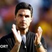 Arsenal manager Mikel Arteta claps