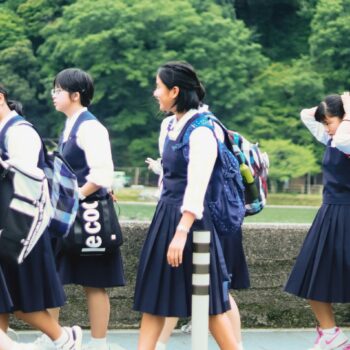 Au Japon, les filles de 13 ans ne veulent plus avoir à passer leur examen médical scolaire seins nus