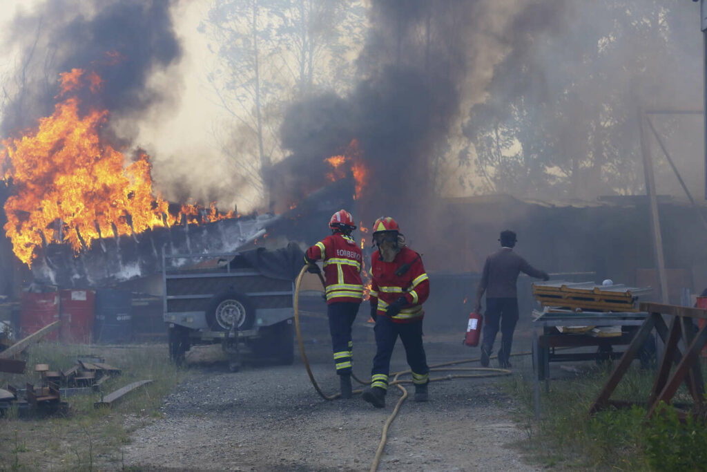 Au Portugal, des incendies toujours pas maîtrisés font sept morts