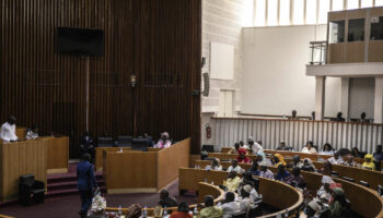 Au Sénégal, le président Bassirou Diomaye Faye dissout l’Assemblée nationale et se cherche une majorité