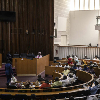 Au Sénégal, le président Bassirou Diomaye Faye dissout l’Assemblée nationale et se cherche une majorité