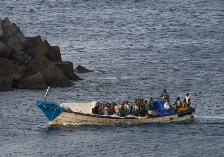 Au large des Canaries: Nouvelle journée de recherches pour au moins 48 migrants disparus