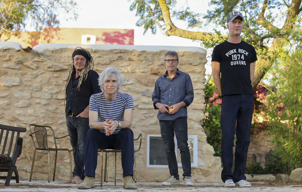 Avec “Moon Mirror”, Nada Surf prouve que le rock étudiant US vieillit bien