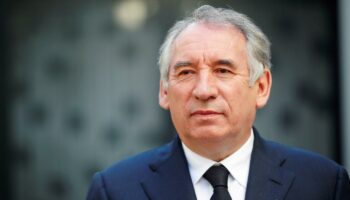 Bayrou «pour le renouvellement intégral ou quasi intégral du gouvernement»