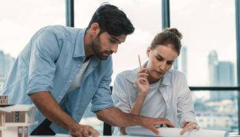 «Beaucoup pensent que les gens se détachent du travail, mais c'est faux» : malgré les idées reçues, les Français veulent toujours faire carrière