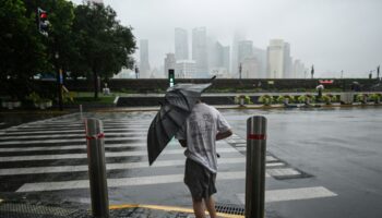 "Bebinca" touche terre: Shanghai frappée par son plus fort typhon en 75 ans