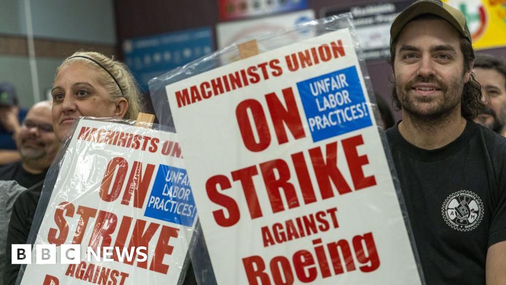 Boeing workers to strike as 25% pay rise rejected