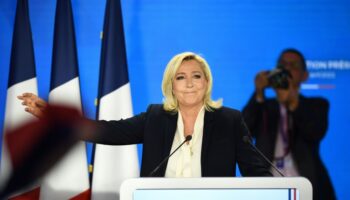 "Ça ne peut pas tenir": Marine Le Pen appelle à de nouvelles législatives en 2025