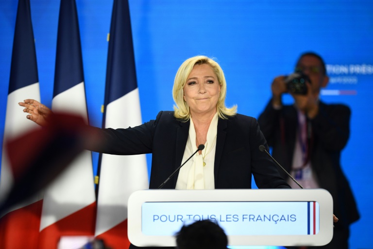 "Ça ne peut pas tenir": Marine Le Pen appelle à de nouvelles législatives en 2025