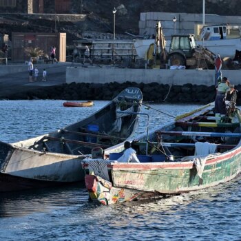 Canarias suplica ayuda tras el naufragio mortal del cayuco en El Hierro y prosigue la búsqueda de los 48 desaparecidos: "No podemos soportar más esta presión"