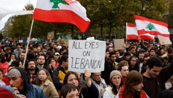 « Cessez le massacre » : plusieurs centaines de personnes se sont réunies à Paris en soutien au Liban