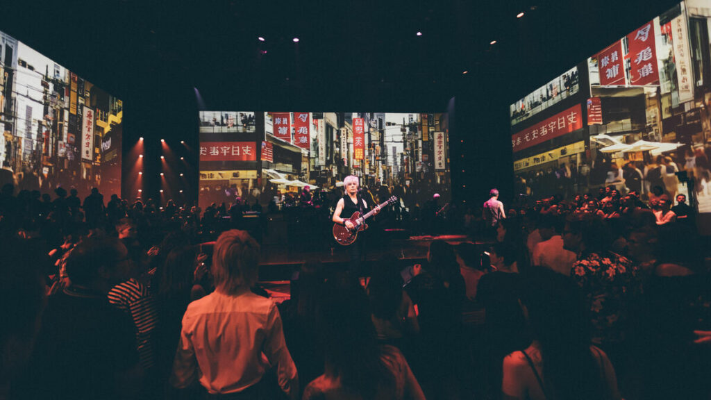 « C’est fou de voir Indochine de si près » : dans les coulisses du concert secret du groupe diffusé sur TMC