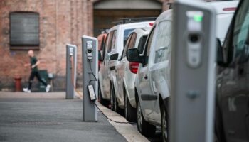 « C’est historique » : en Norvège, plus de voitures électriques que de voitures essence sur les routes