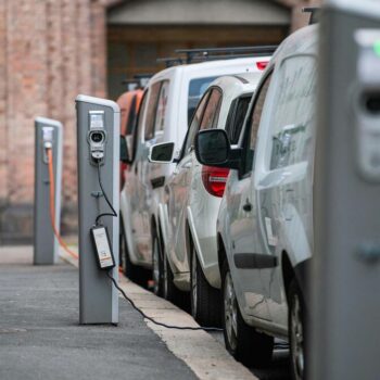 « C’est historique » : en Norvège, plus de voitures électriques que de voitures essence sur les routes