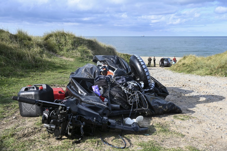 "C'est horrible": Huit migrants meurent dans la Manche