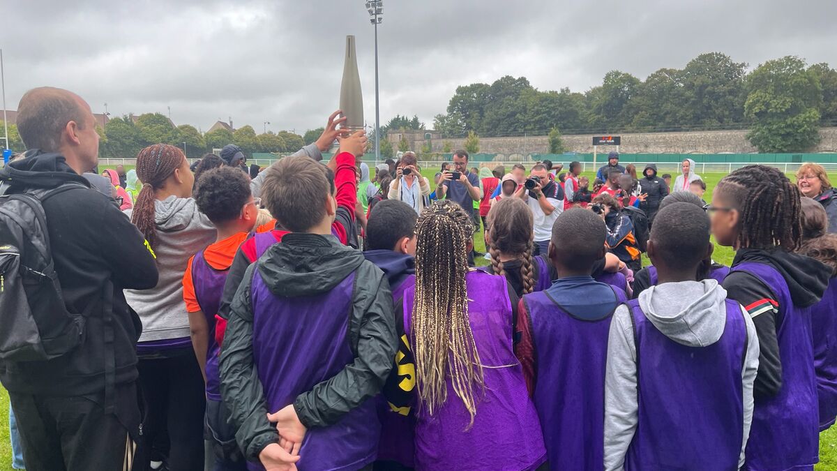 « C’est vraiment un honneur » : la torche olympique va faire le tour des collèges de l’Essonne