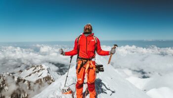 «C'était l'un de mes plus grands rêves, et je l'ai fait» : Inoxtag se confie au Figaro après son ascension de l’Everest