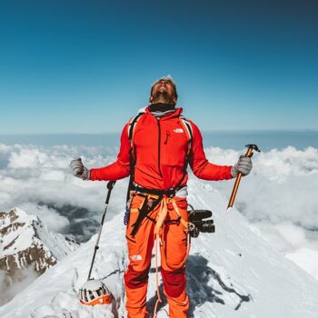 «C'était l'un de mes plus grands rêves, et je l'ai fait» : Inoxtag se confie au Figaro après son ascension de l’Everest