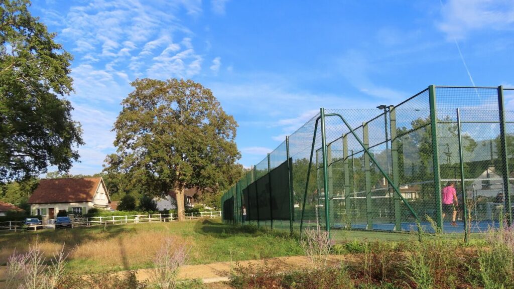 Claquements de balles et cris de joueurs : en plein essor, le padel doit-il apprendre à se faire plus discret ?