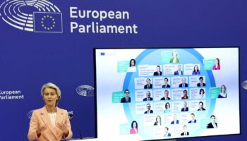 Commission européenne : Ursula von der Leyen présente une équipe dominée par la droite