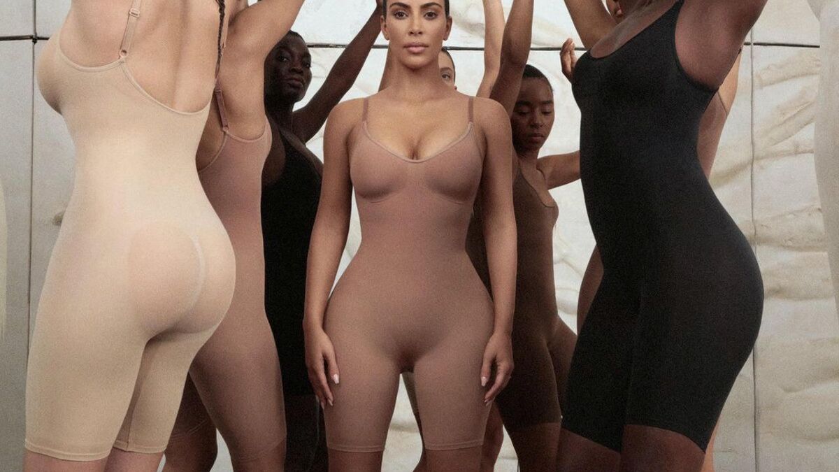 Critiquée au Japon, Kim Kardashian renonce à nommer sa gamme de lingerie «Kimono»