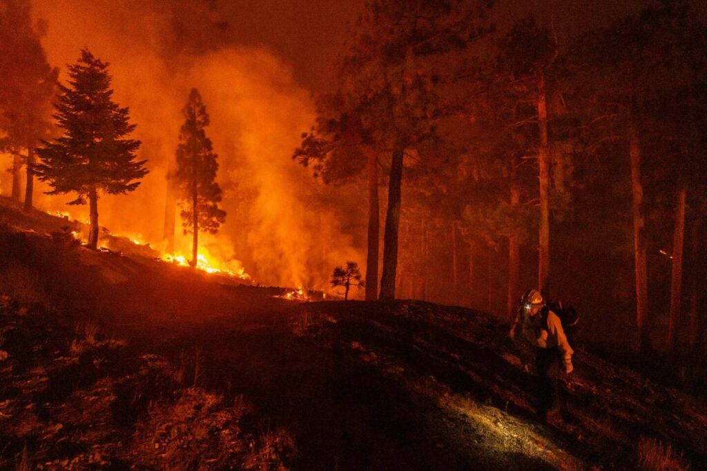 Dans la région de Los Angeles, les autorités s’activent contre le Bridge Fire : « Ce feu-là est vraiment mauvais »