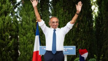 Dans le Vaucluse, Éric Zemmour fait sa rentrée et veut «libérer les Français de la politique»